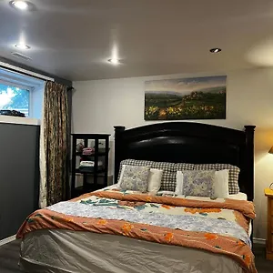 Hidden Valley New Basement With Private Bathroom! Homestay