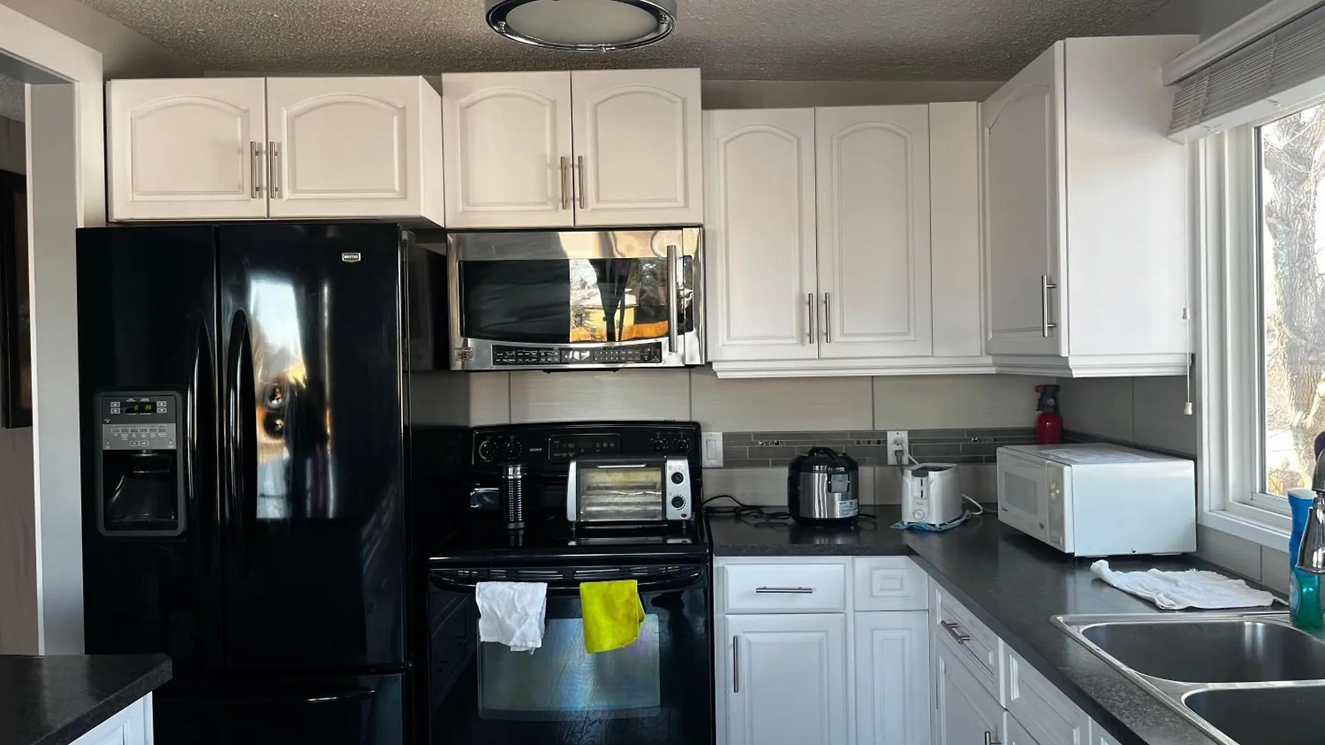 Hunter' S New Home! Calgary 0*,