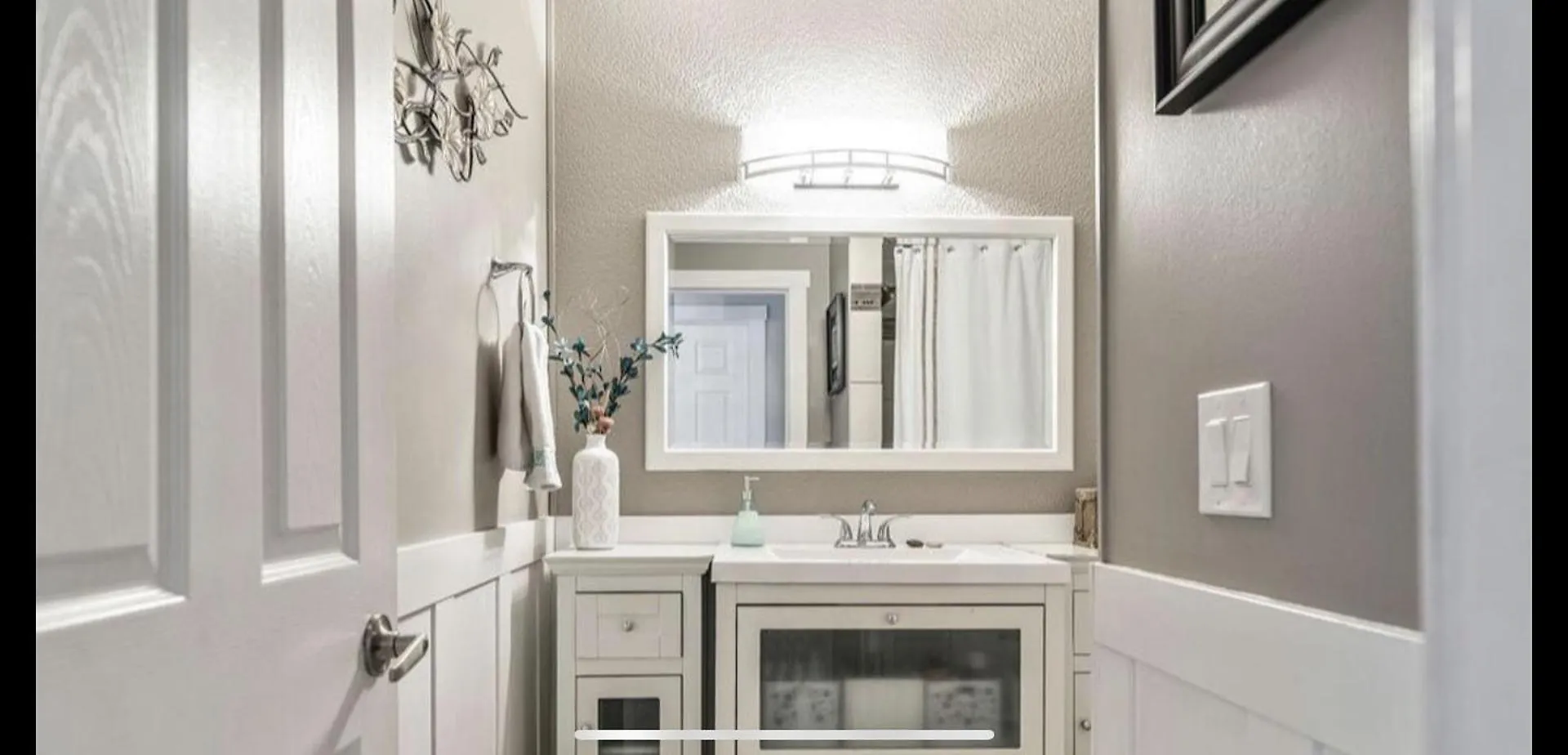 Hunter' S New Home! Calgary 0*,  Canada